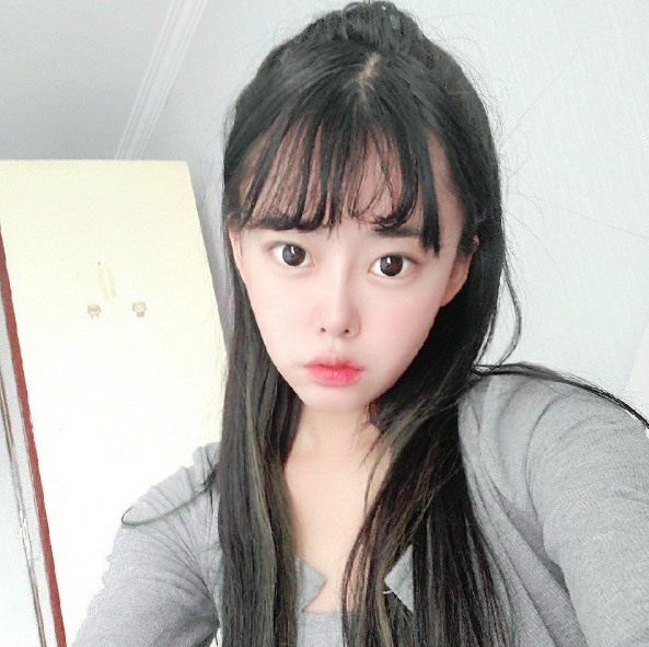 草房20岁美女晚晚