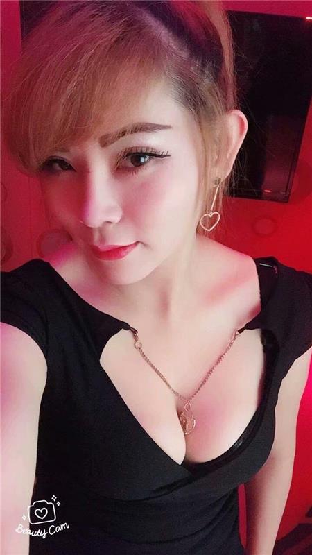 体验三人的淫乱游戏，双宿双飞翻云覆雨